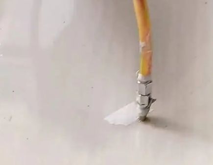 新巴尔虎左瓷砖空鼓维修公司专业解答在瓷砖铺贴过程中，如果使用的砂料过粗（如全部使用了粗砂），可能会导致以下问题